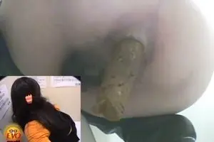 Pooping girl in japanese toilet 4thumb img